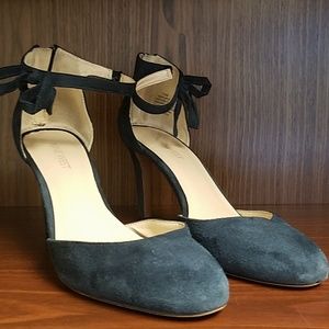 Nine West navy suede pumps